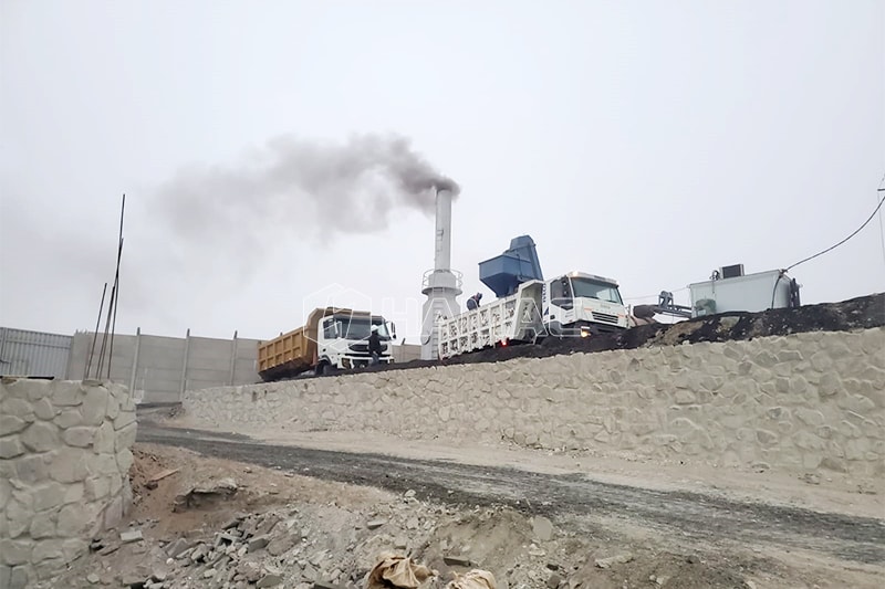 Asphalt mix plant is working